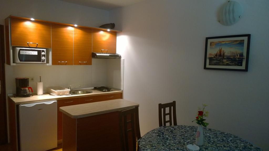 Vila Jadranka Apartments And Rooms Omisalj Room photo